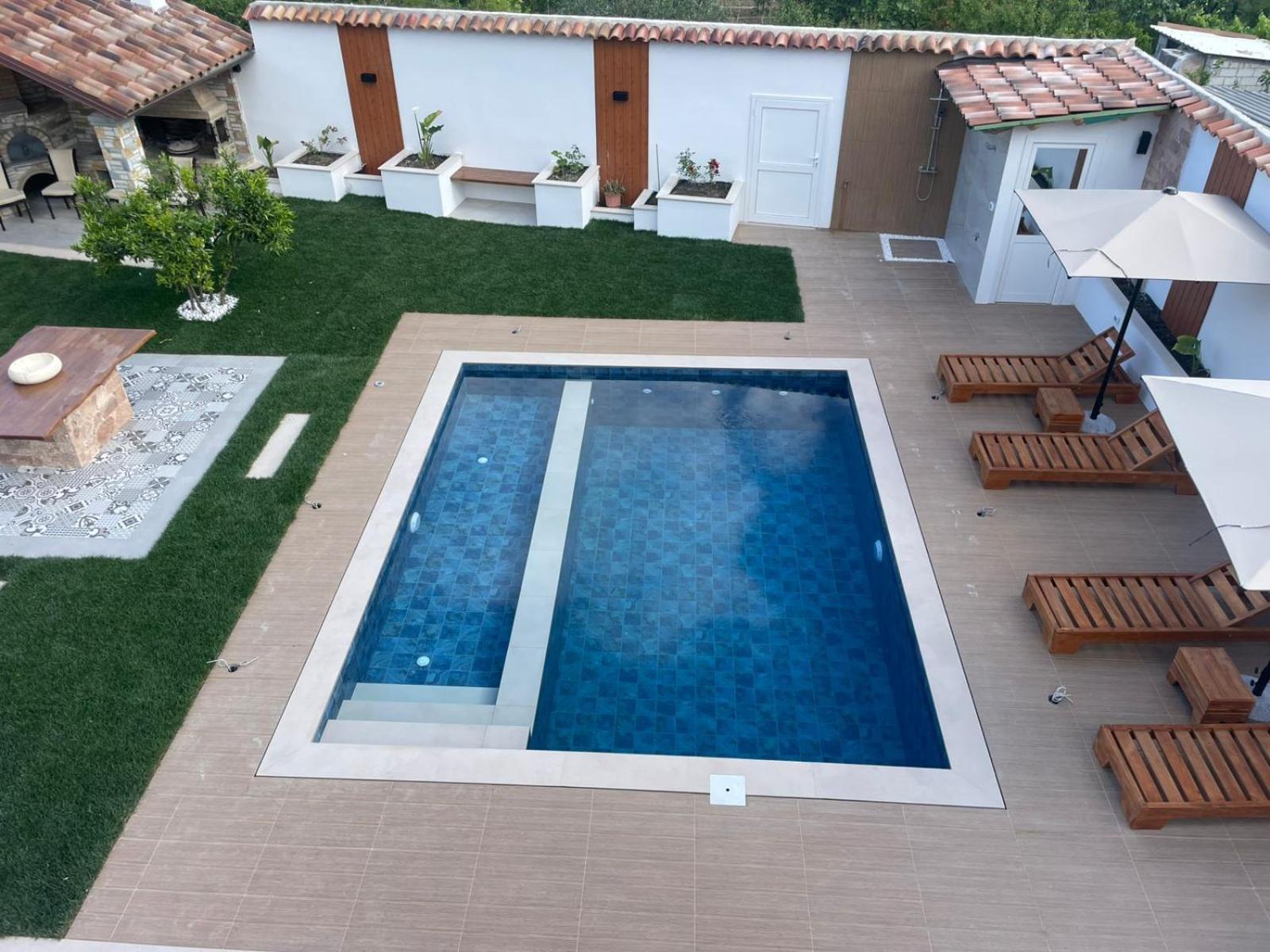 Villa Lejzo - Swimming Pool Berat Bagian luar foto