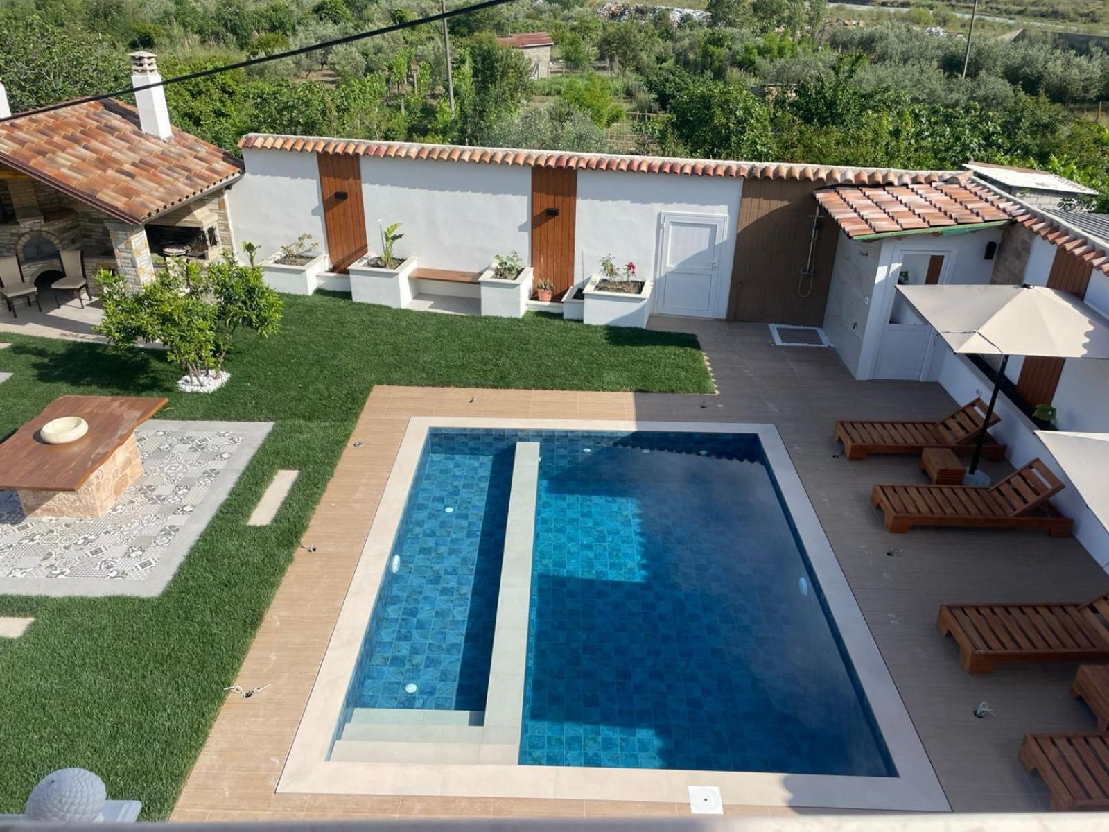 Villa Lejzo - Swimming Pool Berat Bagian luar foto